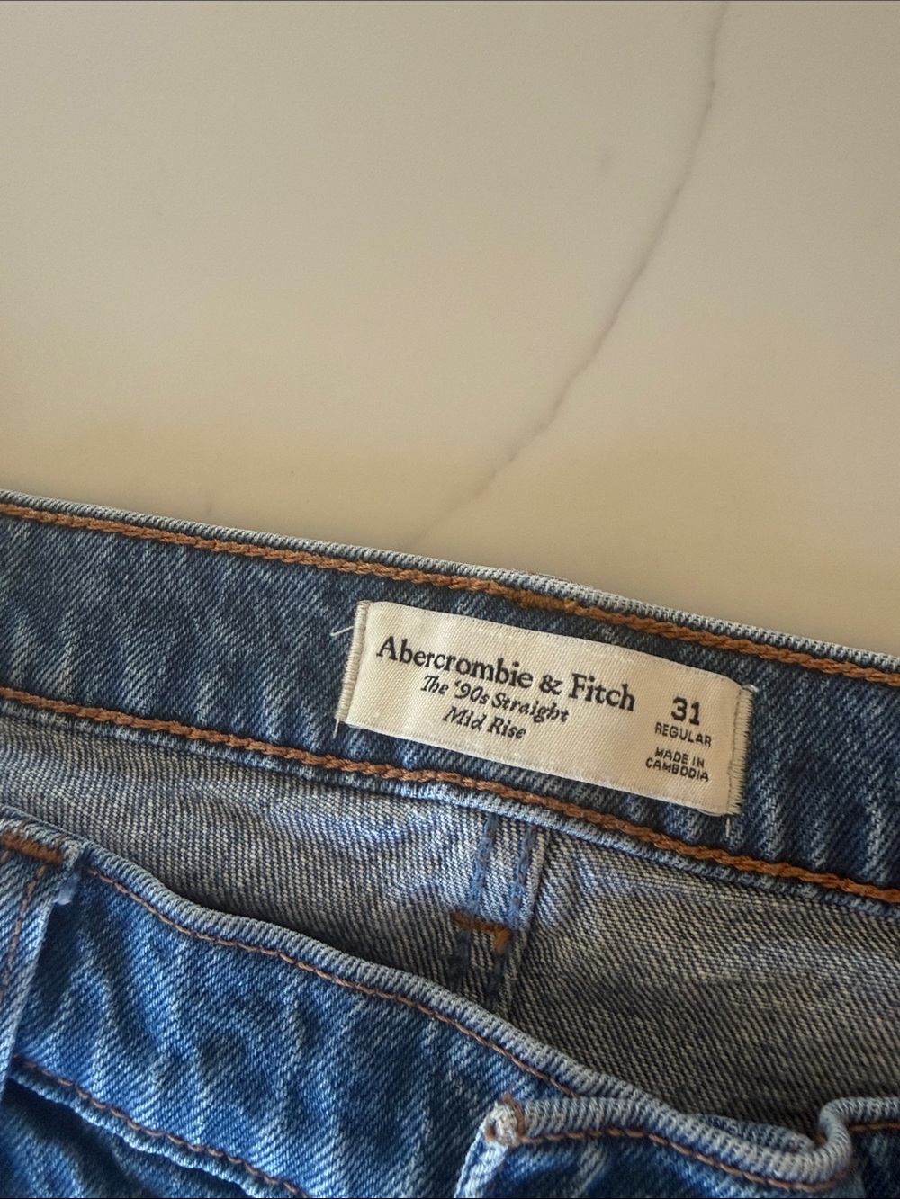 Abercrombie & Fitch Women’s The 90’s Straight Jeans in Classic Blue - Picture 3 of 5